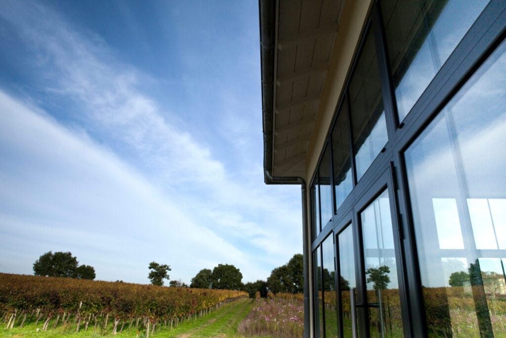 Benefits of Hiring Local Professional Glaziers for Quick Repairs